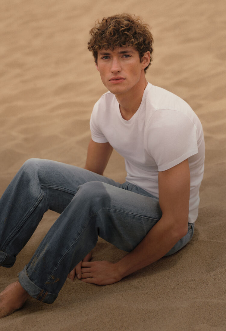 Calvin Klein 更多新款T恤到貨 必備衣櫃單品，反覆穿搭，時尚耐穿。